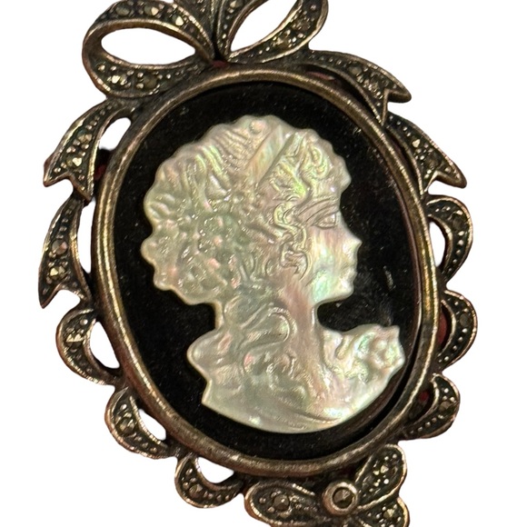 Large Sterling Silver Cameo Marcasite Mother of Pearl Sterling Pendant Brooch - Picture 2 of 4